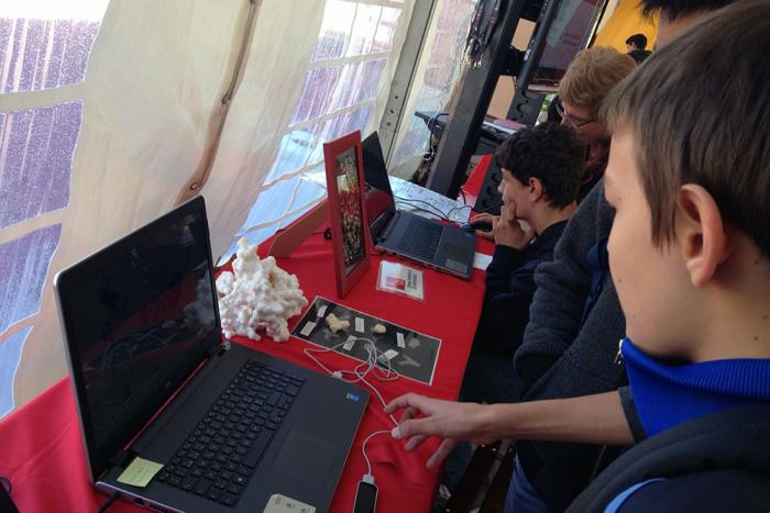 Children learning about bioinformatics